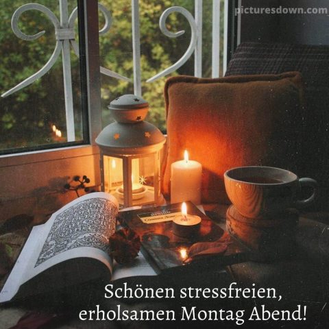 Gemütlich montag abend bild Buch und Kerzen kostenlos herunterladen